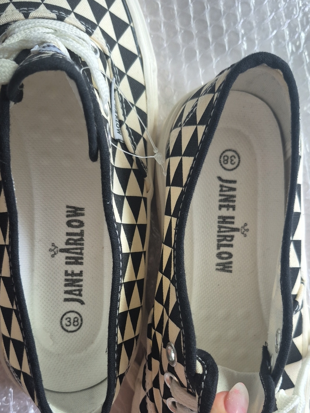 Jane Harlow NWOT Geometric Triangle Canvas Sneakers - Size 38 - Picture 6 of 6